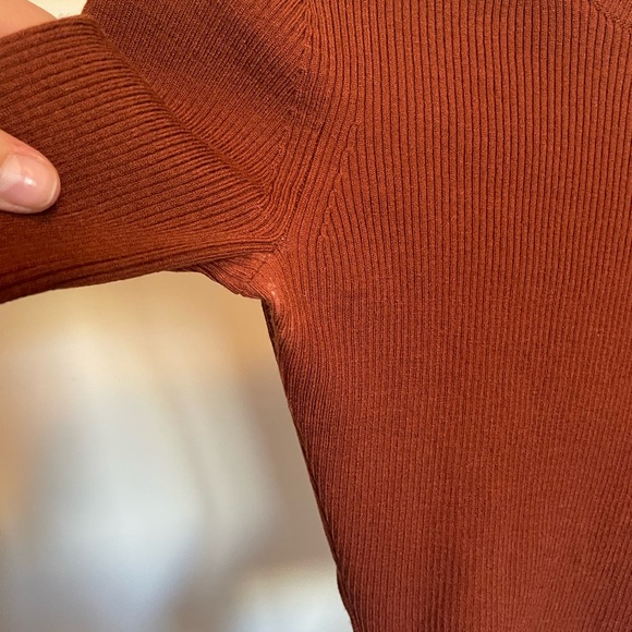 Brown/Rust Aritzia long sleeve - Picture 5 of 6